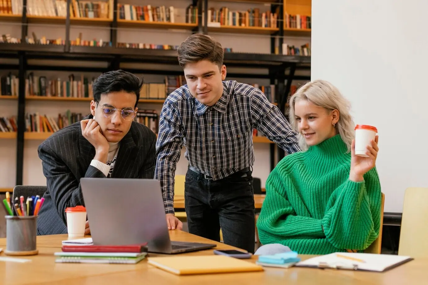 Unternehmer treffen sich im Büro